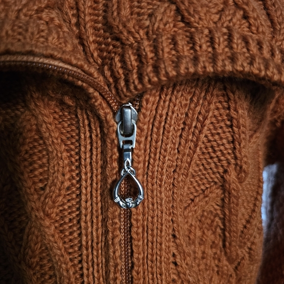 Irish Merino Wool Sweater with Claddagh charms - Picture 6 of 12
